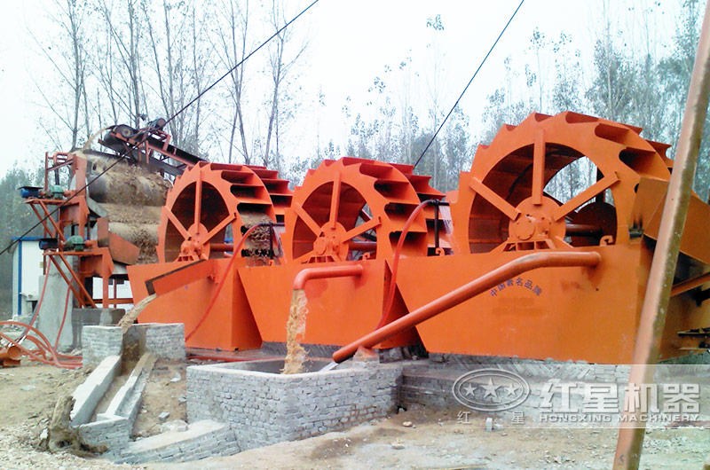 時產(chǎn)100噸沙子洗砂機(jī)工作現(xiàn)場