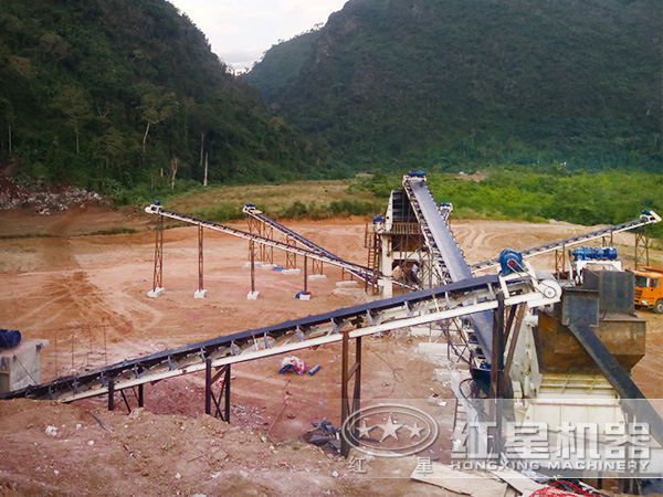 環(huán)保無(wú)塵化石料制砂生產(chǎn)線(xiàn)現(xiàn)場(chǎng)