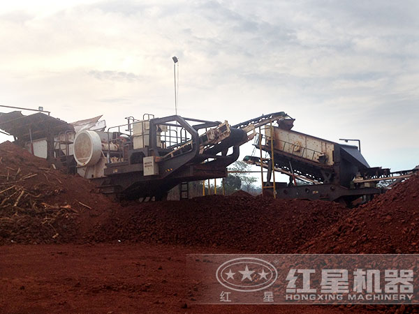 移動篩石機與移動顎破機聯(lián)合作業(yè) 移動篩石機與移動顎破機聯(lián)合作業(yè)