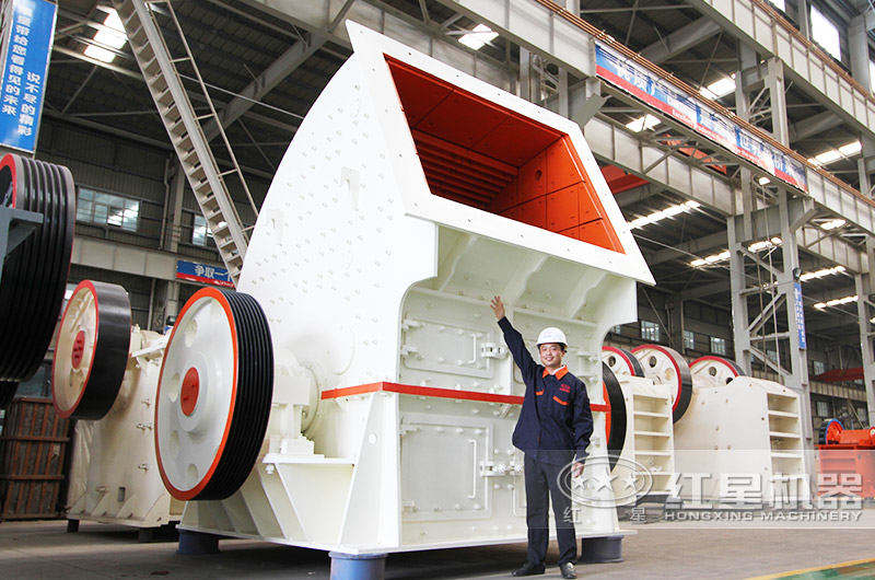 重錘式礦石粉碎機(jī)，型號(hào)齊全，產(chǎn)量高