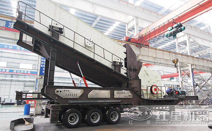 輪胎移動(dòng)式河卵石破碎設(shè)備，中細(xì)碎反擊破+篩分一體機(jī)，效能高節(jié)能、綠色環(huán)保 