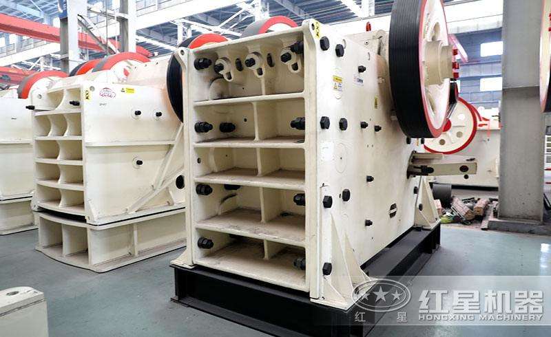 鄂式破碎機(jī)，優(yōu)質(zhì)鋼板鑄成，使用壽命長 style=width:720px; 