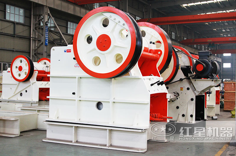鄂式破碎機(jī)，礦山粗碎進(jìn)料口大，產(chǎn)量高
