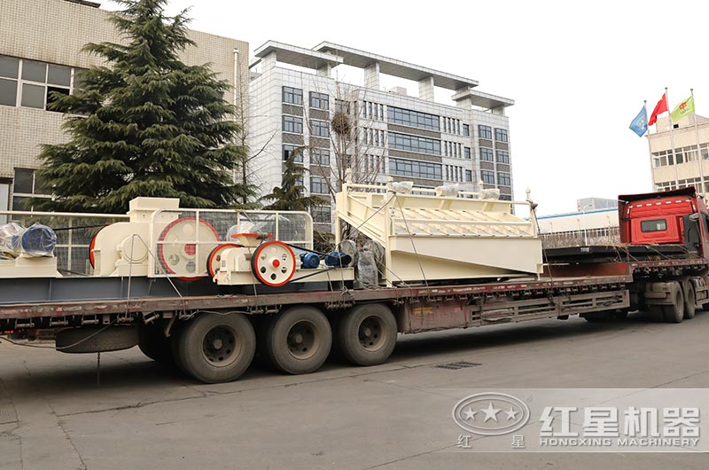 對輥式破碎機設(shè)備發(fā)貨