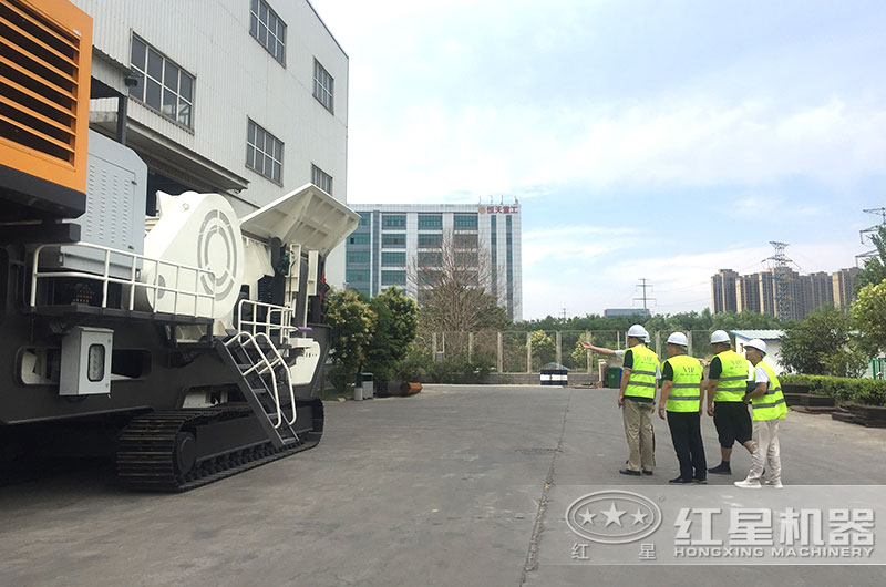 客戶來廠，經(jīng)理陪同參觀考察