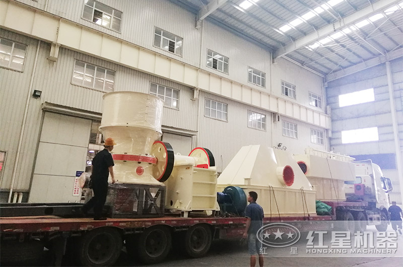 高料石子破碎機設備發(fā)貨現(xiàn)場 高料石子破碎機設備發(fā)貨現(xiàn)場