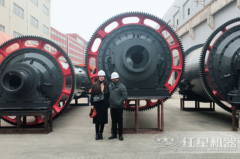 客戶來(lái)廠參觀球磨機(jī)設(shè)備 客戶來(lái)廠參觀球磨機(jī)設(shè)備