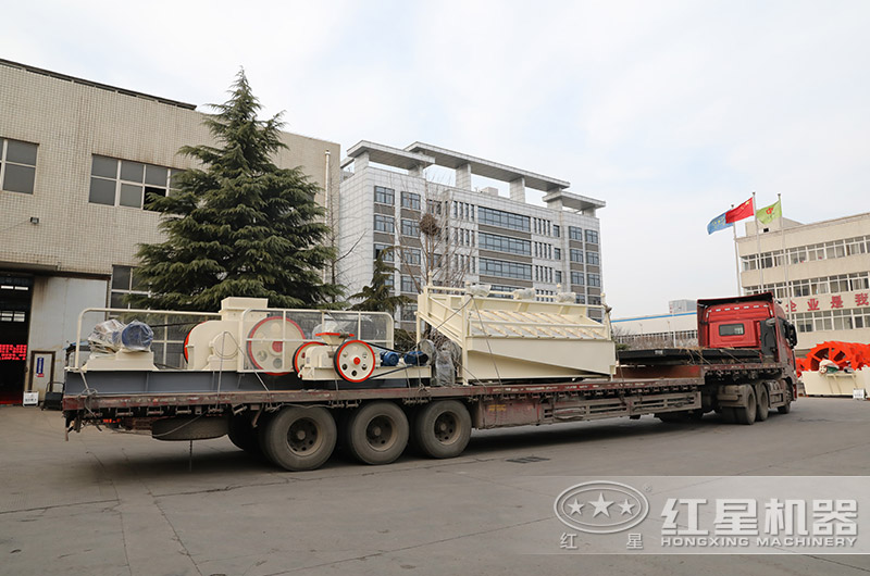 對輥制砂機裝車發貨中 對輥制砂機裝車發貨中